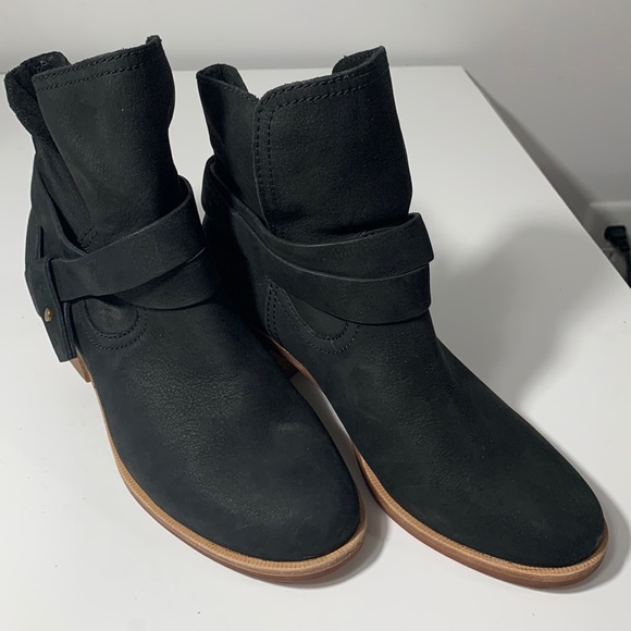 UGG Shoes - UGG Black Elora boots Size 8, 2.25” heels EUC